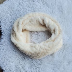 Womens Faux Fur White Neck Wrap